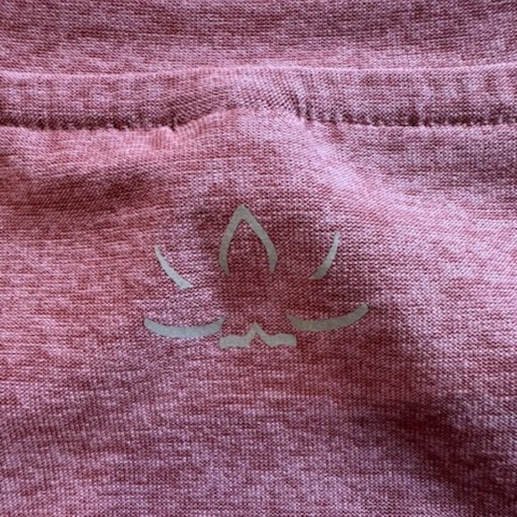 Beyond Yoga Featherweight “On the Down Low” T-Shirt in Orchid Blossom, Medium - Picture 5 of 7
